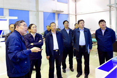 徐南平副部長(zhǎng)一行在哈工大考察城市水環(huán)境重點(diǎn)實(shí)驗(yàn)室